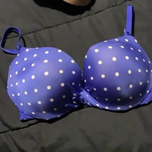 34D Vs bra